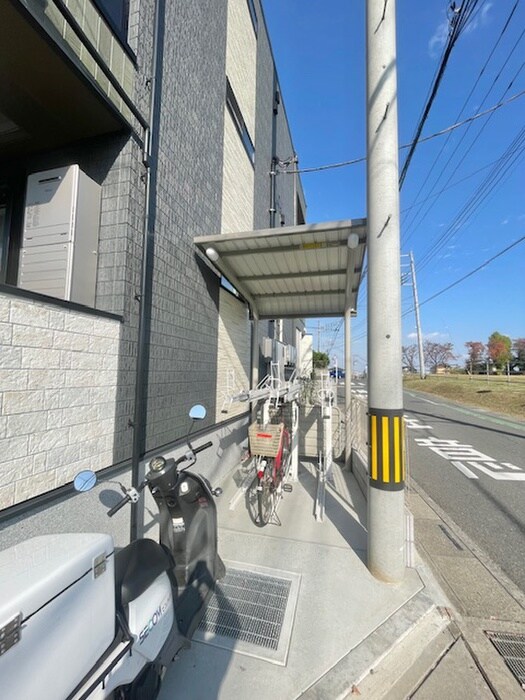 物件外観写真4　(駐輪場)