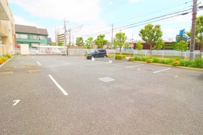 物件外観写真4　(駐車場)