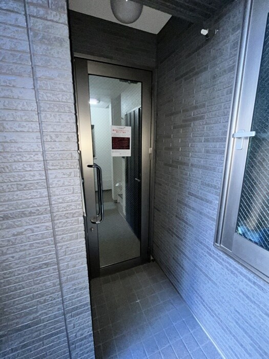 物件外観写真2　(エントランス部分)