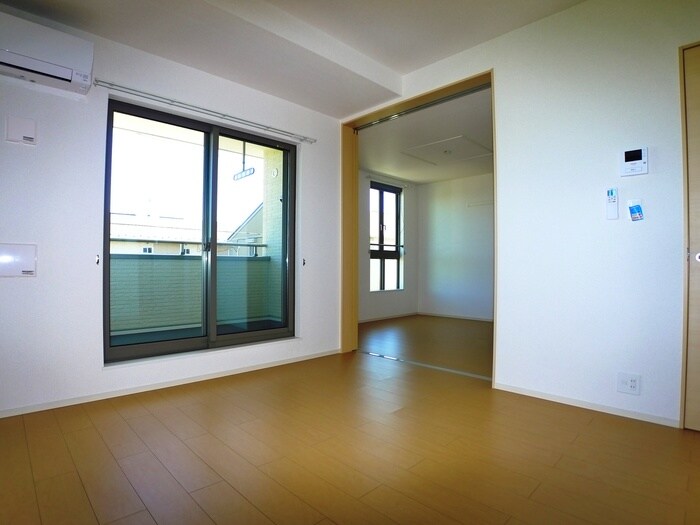 物件内観写真11　(室内からの展望)