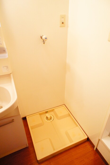 物件内観写真15　(洗濯機置場)