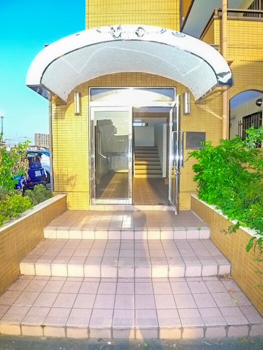 物件外観写真3　(エントランス部分)