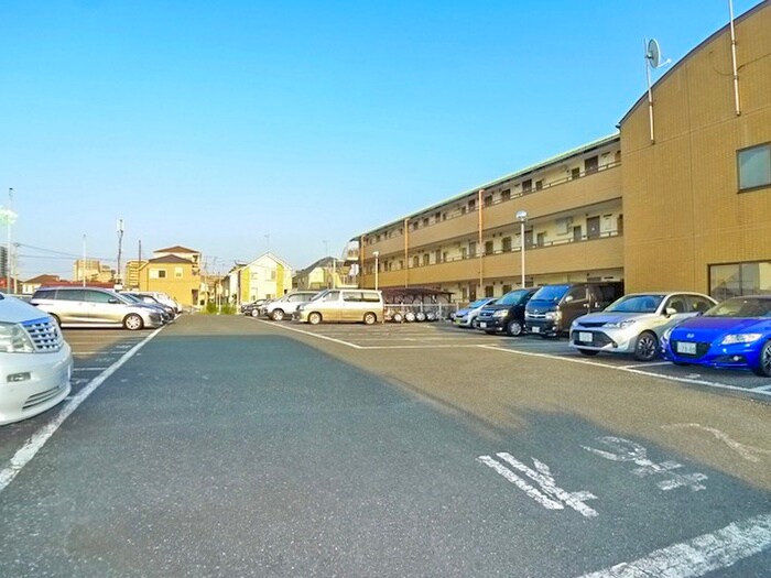 物件外観写真6　(駐車場)