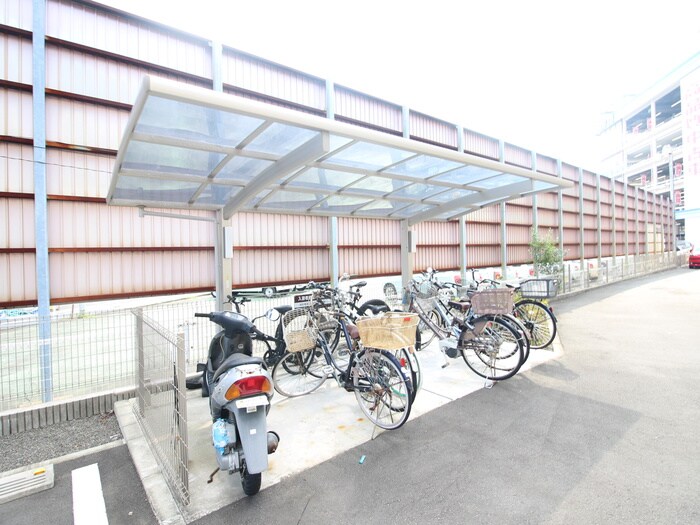 物件外観写真2　(駐輪場)