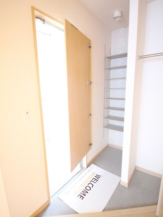 物件内観写真15　(靴箱)