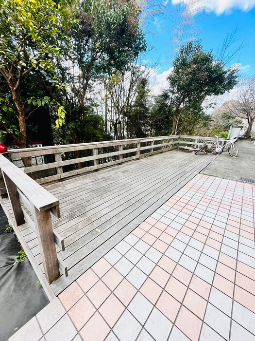 物件外観写真5　(駐輪場)