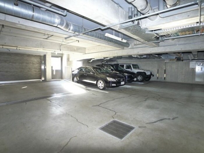 物件外観写真2　(駐車場)