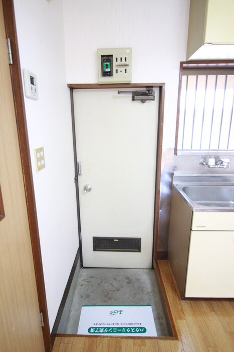 物件内観写真13　(玄関)