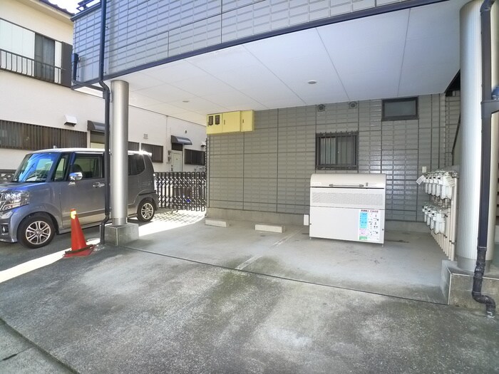 物件外観写真2　(駐輪場)