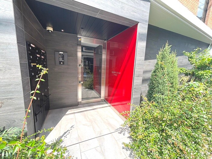 物件外観写真3　(エントランス部分)