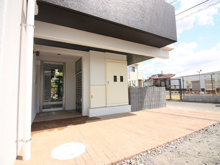 物件外観写真3　(エントランス部分)