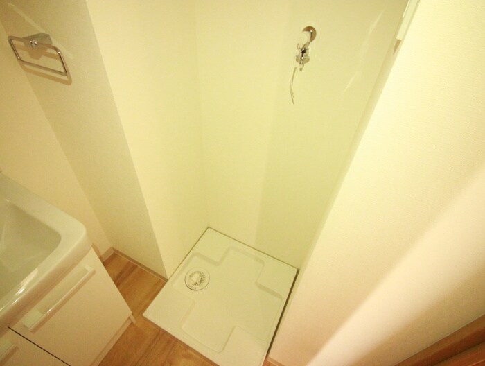 物件内観写真16　(洗濯機置場)