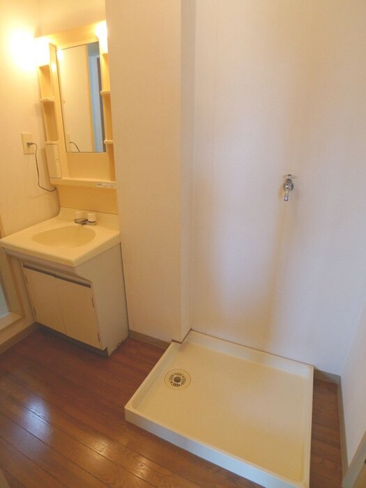 物件内観写真13　(洗濯機置場)