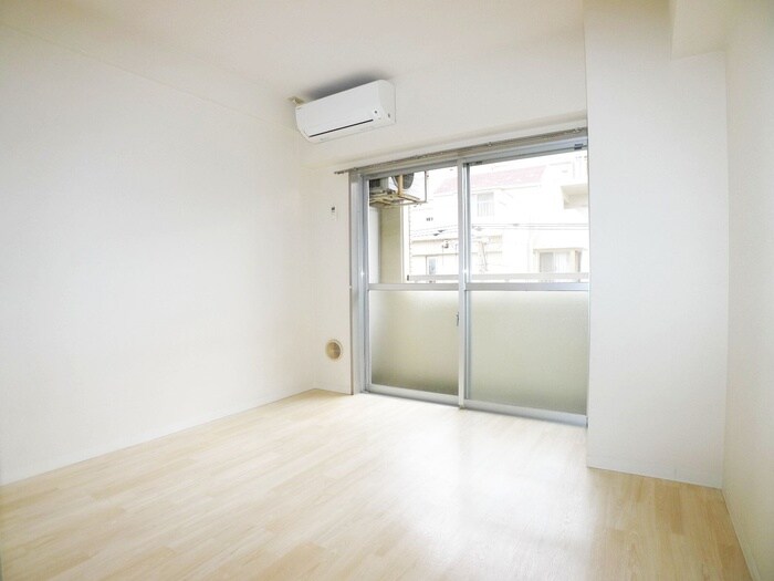 物件内観写真7　(室内からの展望)