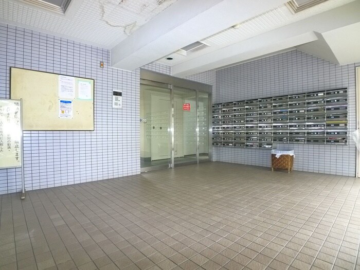 物件外観写真3　(エントランス部分)