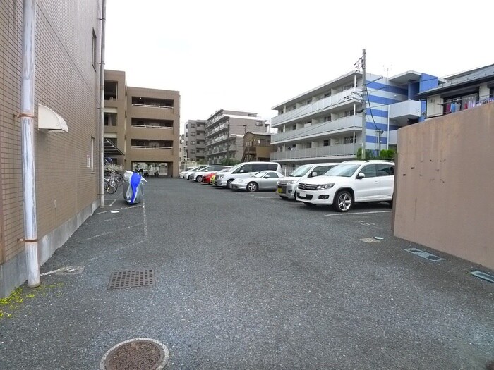物件外観写真4　(駐車場)