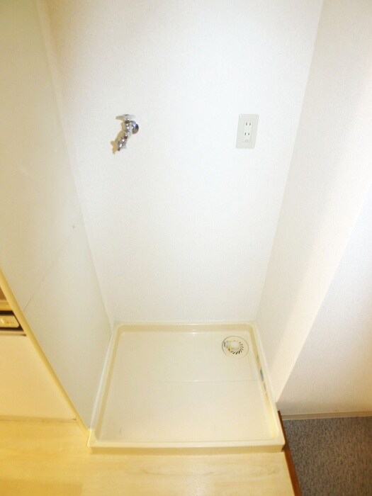 物件内観写真16　(洗濯機置場)