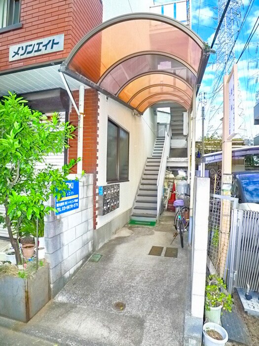 物件外観写真3　(エントランス部分)