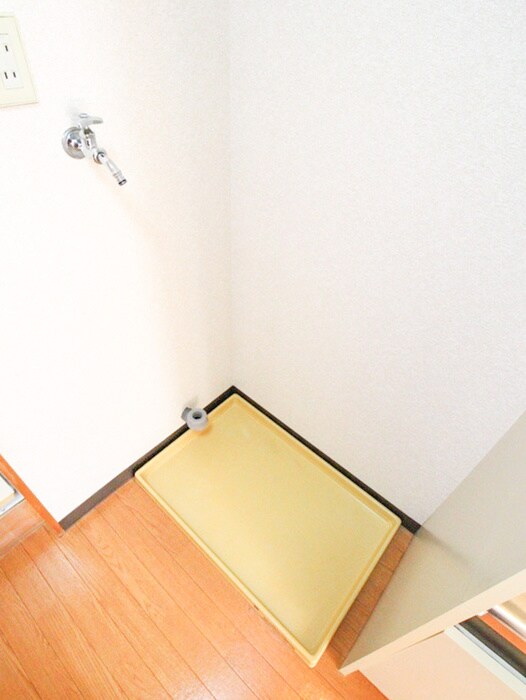 物件内観写真12　(洗濯機置場)