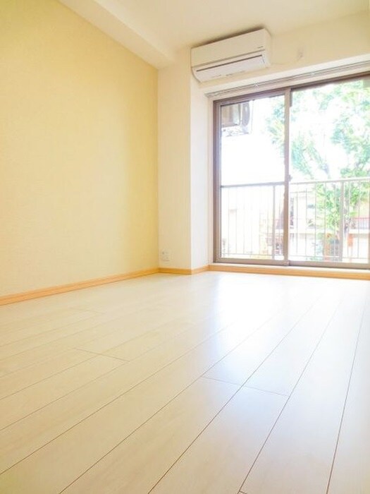 物件内観写真9　(室内からの展望)