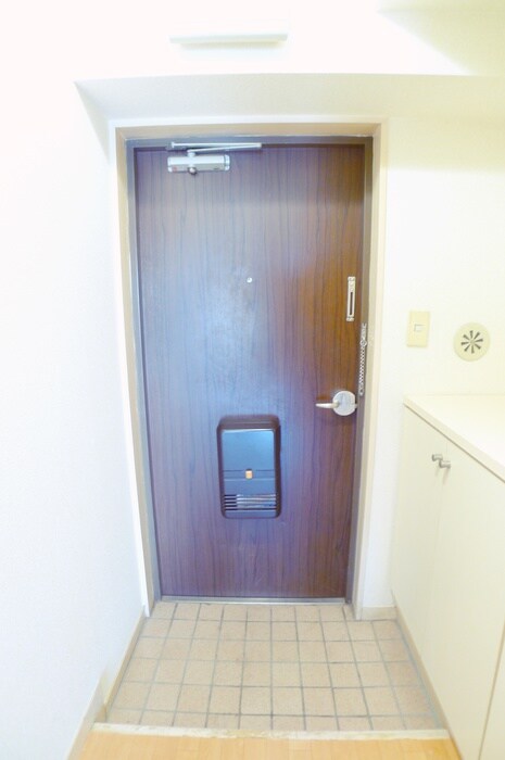 物件内観写真10　(玄関)