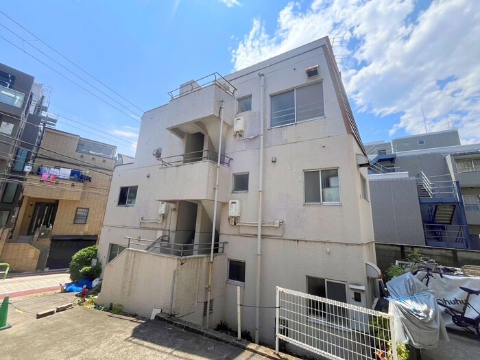 物件外観写真6　(エントランス部分)