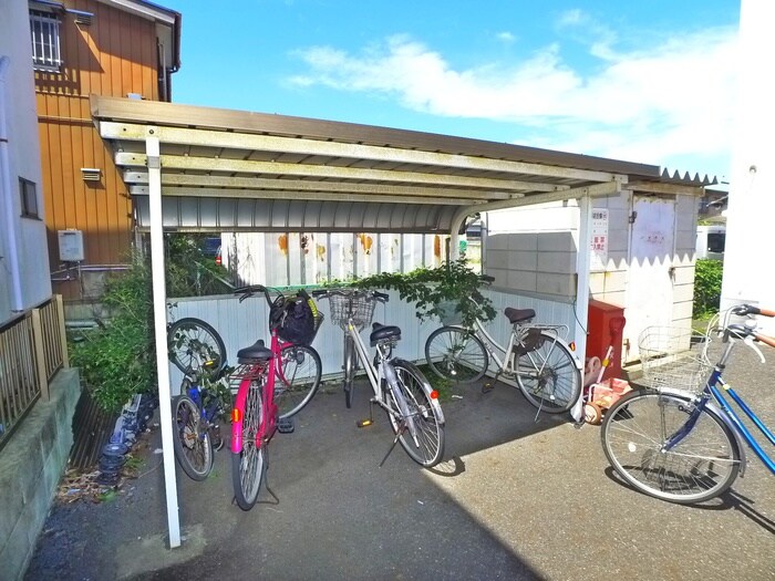 物件外観写真3　(駐輪場)