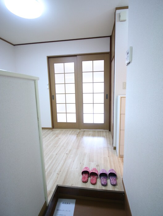 物件内観写真7　(玄関)