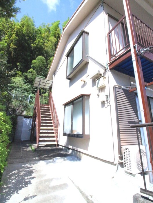 物件外観写真3　(エントランス部分)