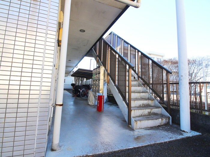 物件外観写真2　(エントランス部分)