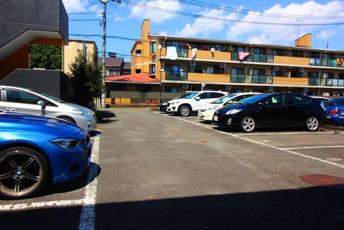 物件外観写真3　(駐車場)