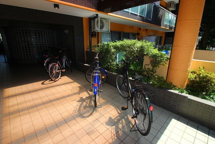 物件外観写真4　(駐輪場)