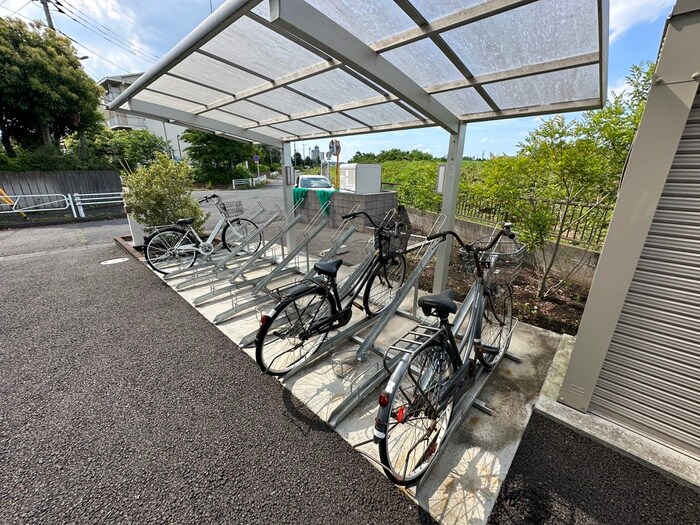 物件外観写真4　(駐輪場)