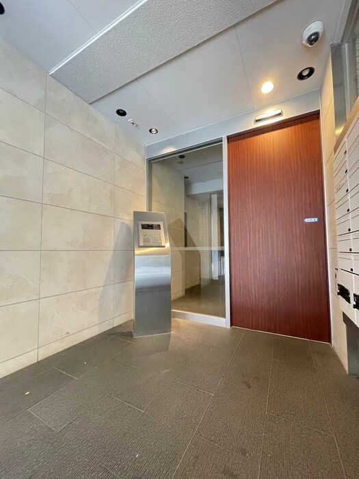 物件外観写真2　(エントランス部分)