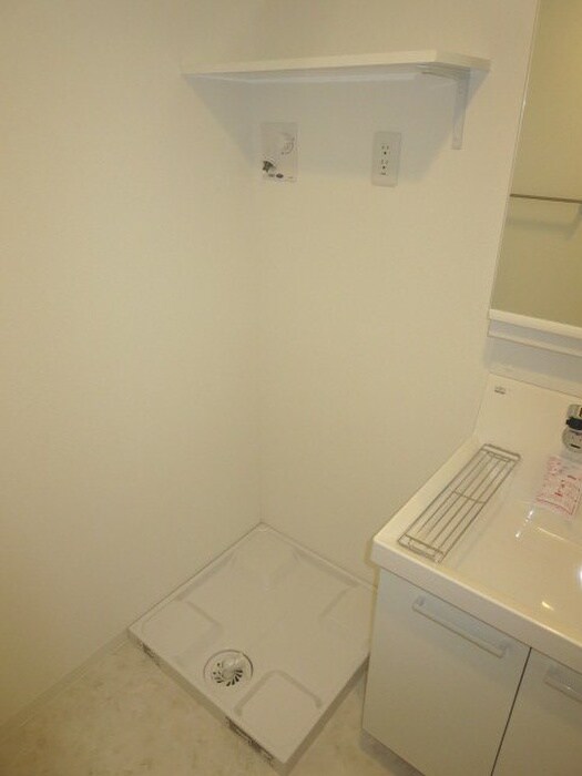 物件内観写真8　(洗濯機置場)