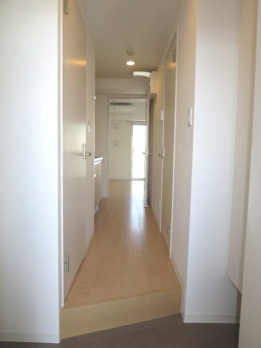 物件内観写真13　(廊下)