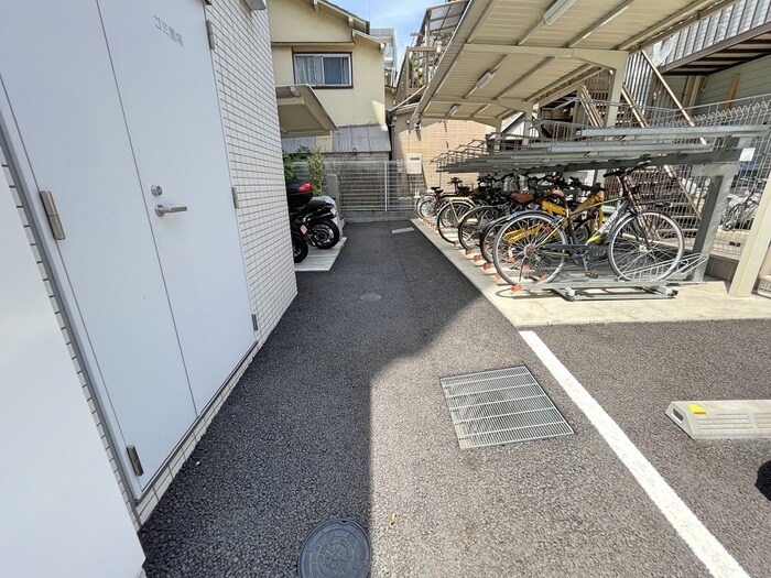 物件外観写真5　(駐輪場)