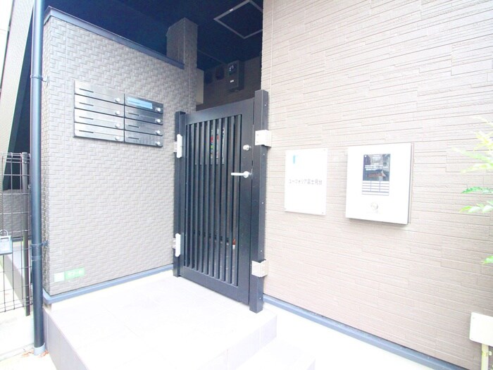 物件外観写真2　(エントランス部分)