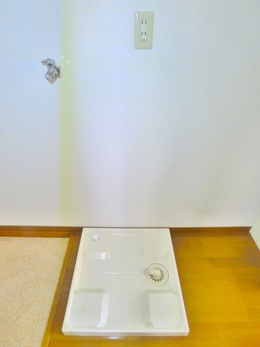 物件内観写真9　(洗濯機置場)