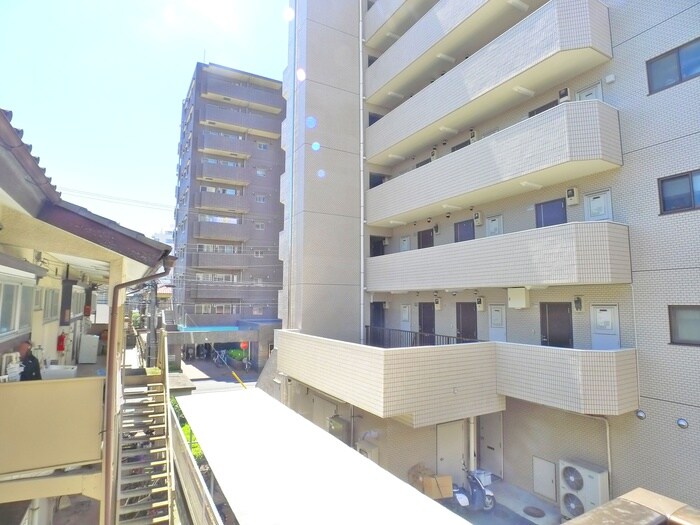 物件内観写真14　(室内からの展望)