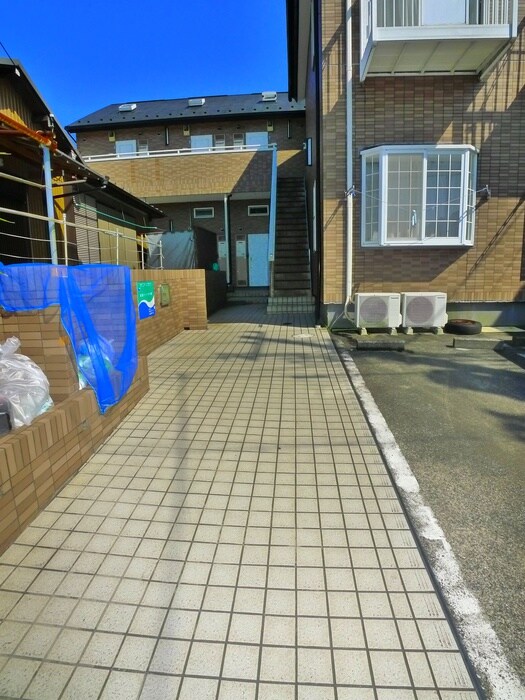 物件外観写真4　(エントランス部分)