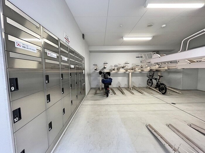 物件外観写真4　(駐輪場)