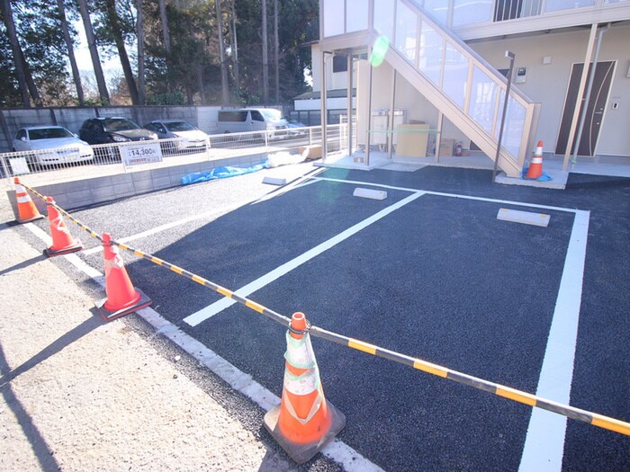 物件外観写真4　(駐車場)