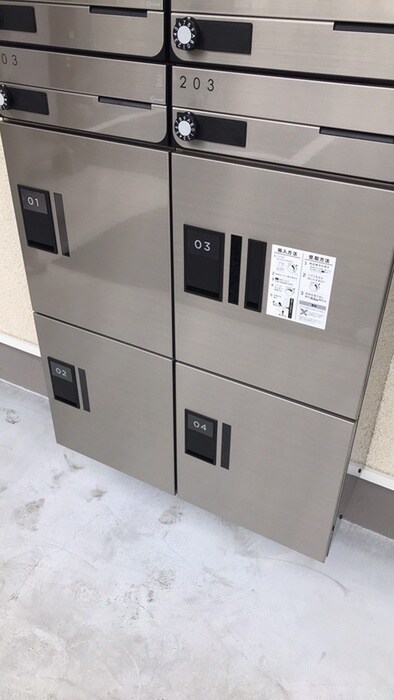 物件外観写真6　(エントランス部分)