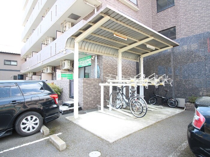 物件外観写真4　(駐輪場)