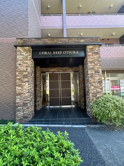 物件外観写真2　(エントランス部分)