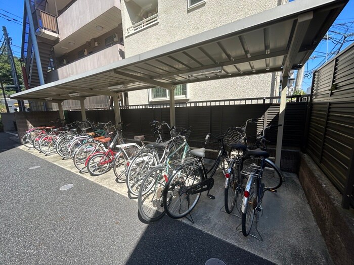 物件外観写真5　(駐輪場)