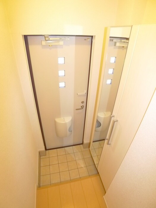物件内観写真18　(玄関)