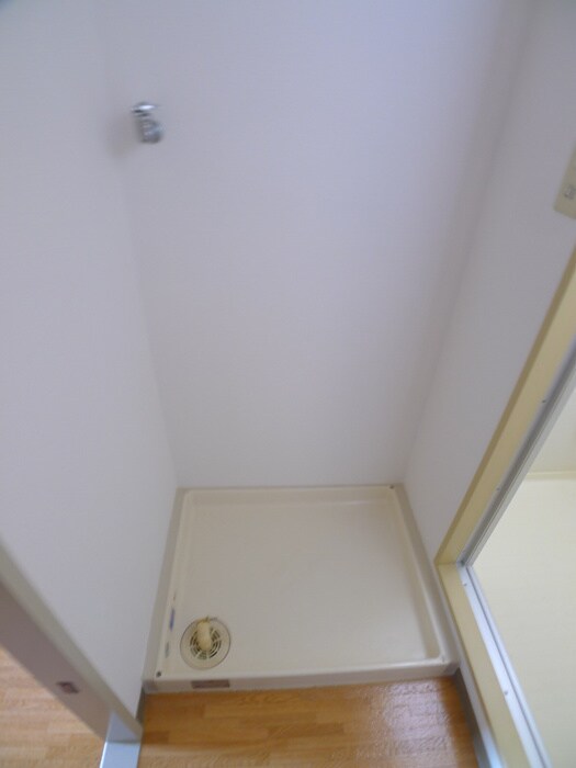 物件内観写真5　(洗濯機置場)