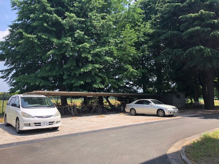 物件外観写真4　(駐車場)